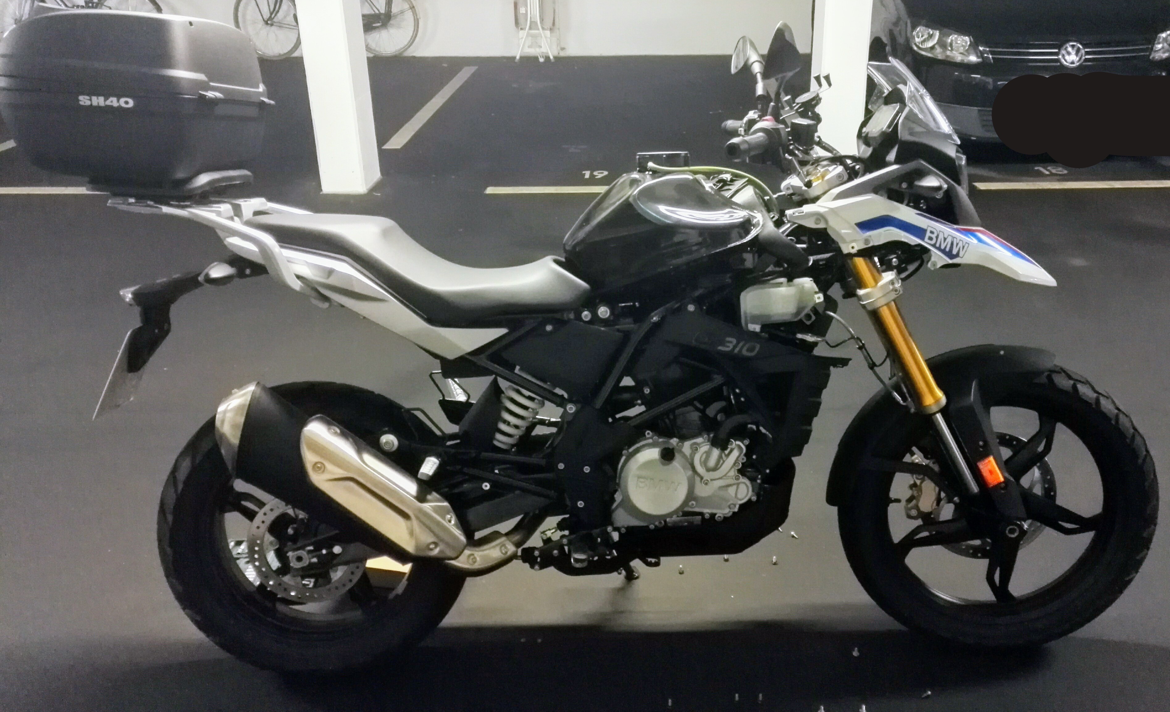 Bmw 310 GS naked + Topcase.jpg